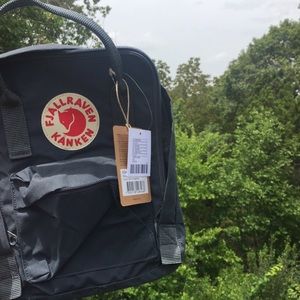 UN USED!!! brand new mini kanken!!